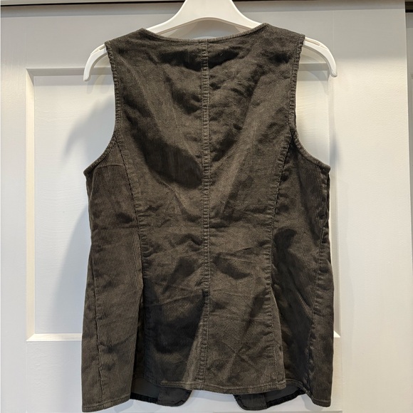 Madewell V-Neck Cutaway Vest in Corduroy in Graphite Green - Picture 2 of 3
